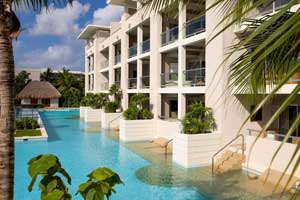 The Swim Up Reserve Suite at Paradisus La Perla